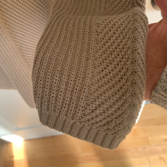 Lululemon knit Size 2 - Picture 5 of 5